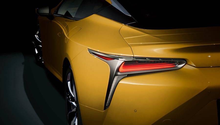Детали экстерьера Lexus LC500 Luster Yellow 2018 года  (JP) (фото 2 из 5)